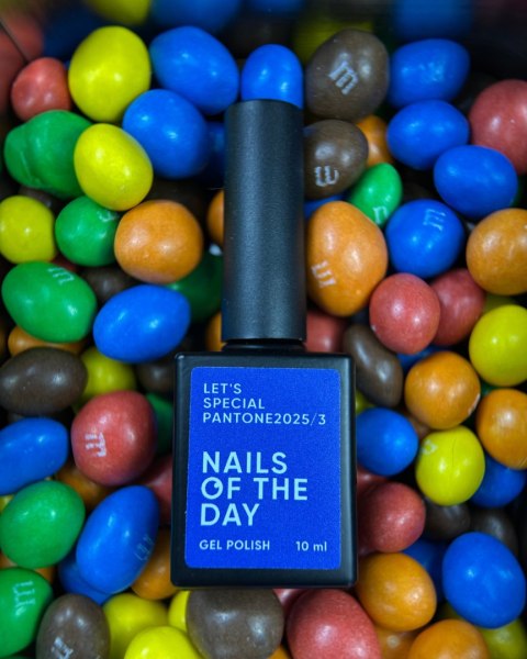 NAILSOFTHEDAY Let's special Pantone 2025/3 - głęboki ciemnoniebieski lakier hybrydowy, 10 ml NAILSOFTHEDAY Let's special Pantone 2025/3 - głęboki ciemnoniebieski lakier hybrydowy, 10 ml