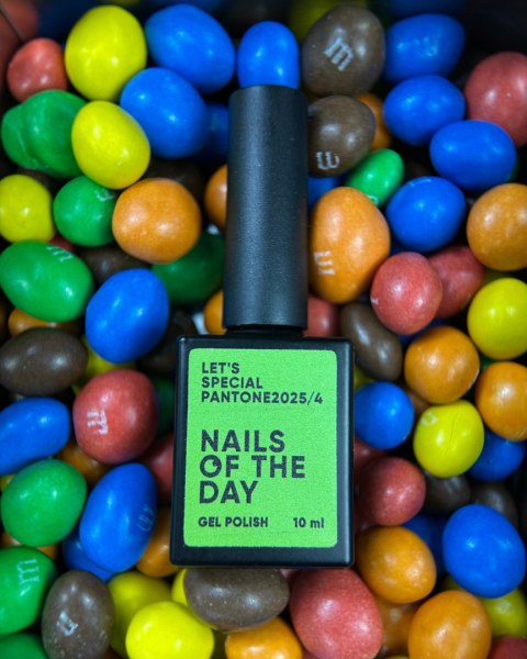NAILSOFTHEDAY Let's special Pantone 2025/4 - oliwkowy zielony lakier hybrydowy, 10 ml NAILSOFTHEDAY Let's special Pantone 2025/4 - oliwkowy zielony lakier hybrydowy, 10 ml