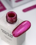 NAILSOFTHEDAY Color of the month June 2025 Cherry Kiss - intensywny różowy lakier hybrydowy z efektem „kociego oka", 10 ml NAILSOFTHEDAY Color of the month June 2025 Cherry Kiss - intensywny różowy lakier hybrydowy z efektem „kociego oka", 10 ml