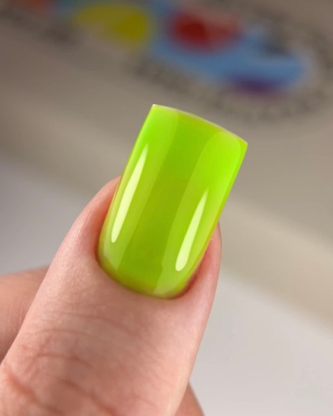 NAILSOFTHEDAY Kiwi - elektryzujący limonkowy lakier hybrydowy, 10 ml NAILSOFTHEDAY Kiwi - elektryzujący limonkowy lakier hybrydowy, 10 ml