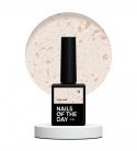 NAILSOFTHEDAY Potal base 11 – mleczna baza ze zlotymi płatkami, 10 ml